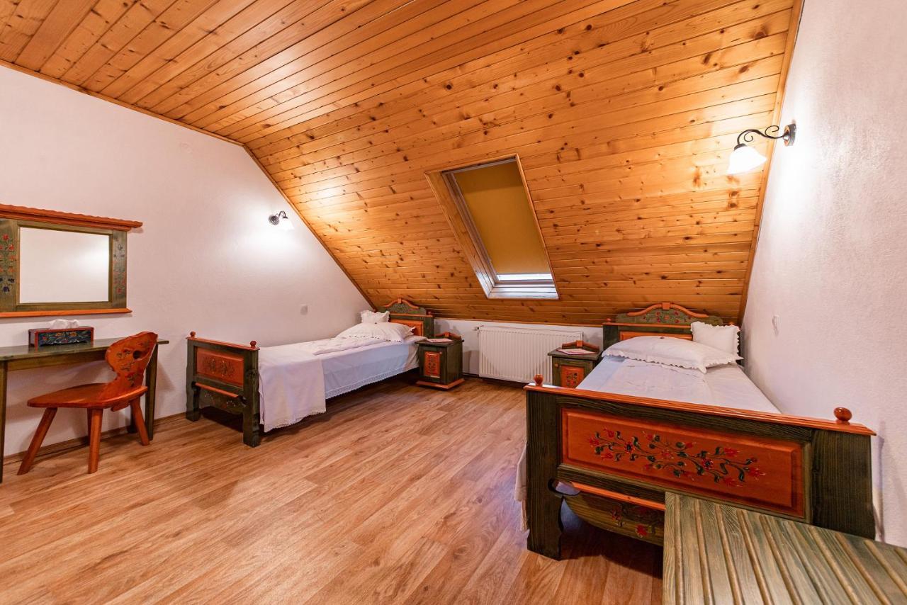 Conacul Secuiesc-Szekelyko Kuria Hotel Coltesti Екстериор снимка