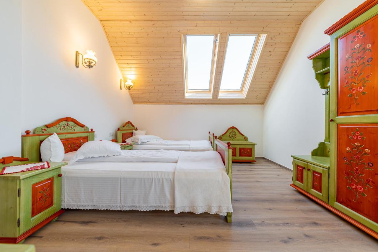 Conacul Secuiesc-Szekelyko Kuria Hotel Coltesti Екстериор снимка