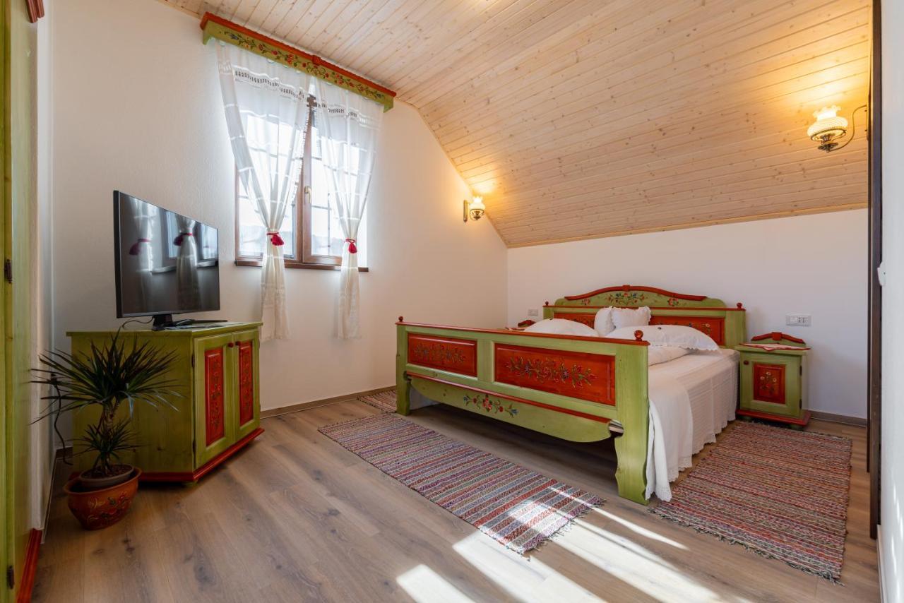 Conacul Secuiesc-Szekelyko Kuria Hotel Coltesti Екстериор снимка