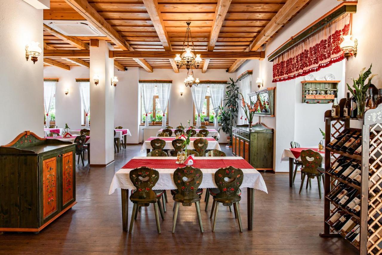 Conacul Secuiesc-Szekelyko Kuria Hotel Coltesti Екстериор снимка