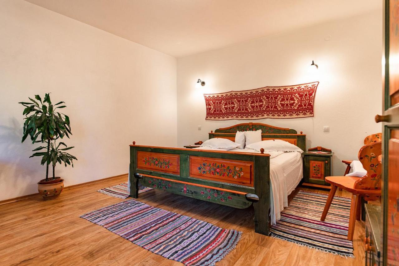 Conacul Secuiesc-Szekelyko Kuria Hotel Coltesti Екстериор снимка