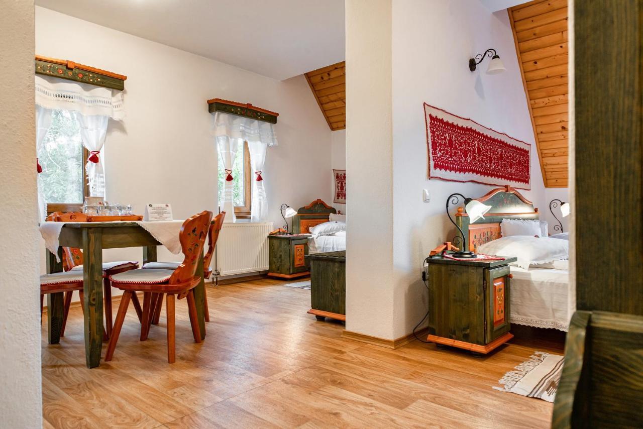 Conacul Secuiesc-Szekelyko Kuria Hotel Coltesti Екстериор снимка