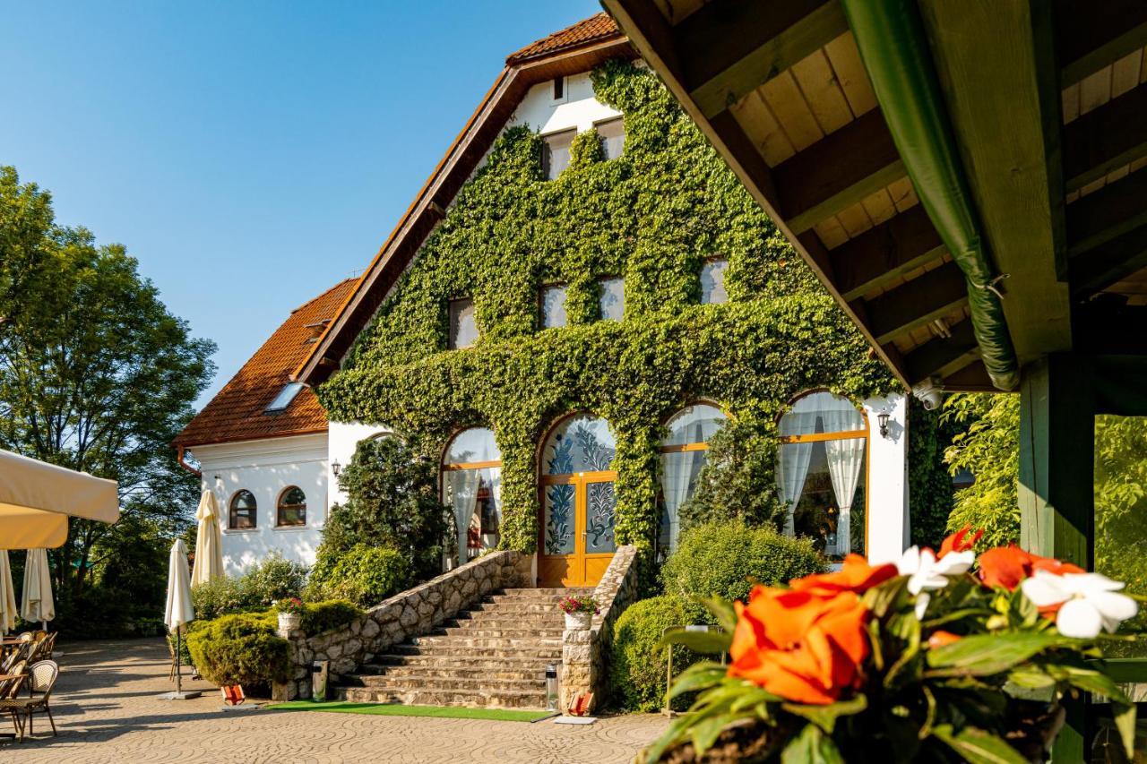 Conacul Secuiesc-Szekelyko Kuria Hotel Coltesti Екстериор снимка