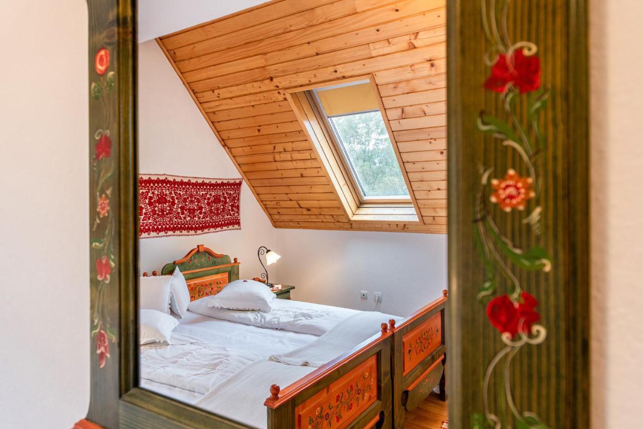 Conacul Secuiesc-Szekelyko Kuria Hotel Coltesti Екстериор снимка