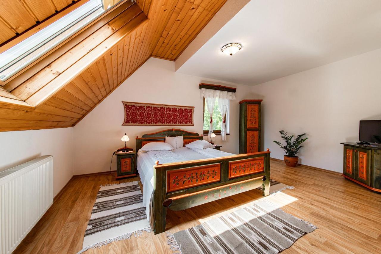 Conacul Secuiesc-Szekelyko Kuria Hotel Coltesti Екстериор снимка