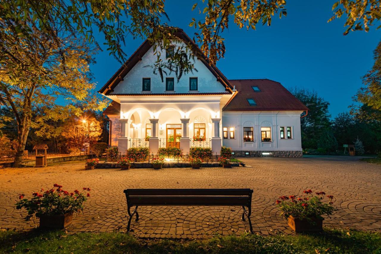Conacul Secuiesc-Szekelyko Kuria Hotel Coltesti Екстериор снимка