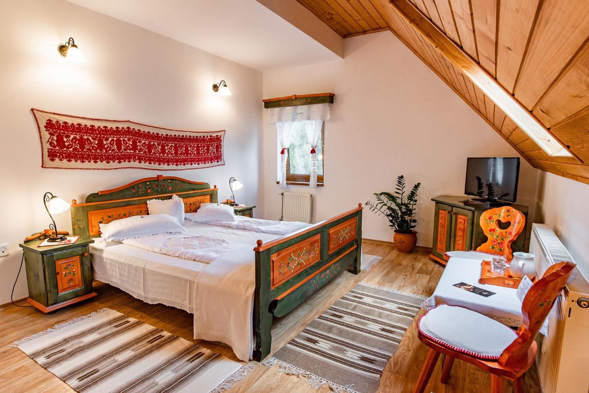 Conacul Secuiesc-Szekelyko Kuria Hotel Coltesti Екстериор снимка